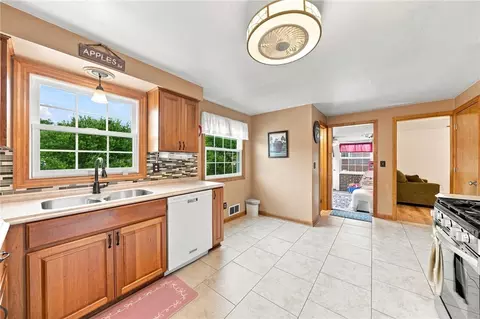 Kitchen - 11479 Drop Rd, Irwin, PA 15642 photo 1 of 3