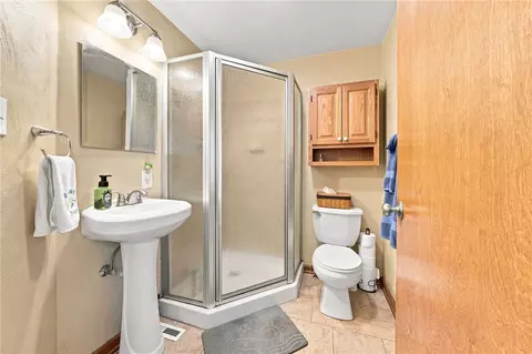 Bath - 11479 Drop Rd, Irwin, PA 15642 photo 2 of 3