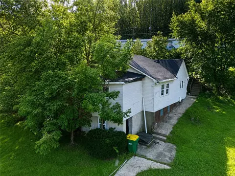 13 High St, Lyndora, PA 16045