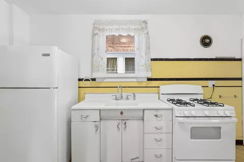 Kitchen - 1611 Aurelius St, Pittsburgh, PA 15218 photo 4 of 5