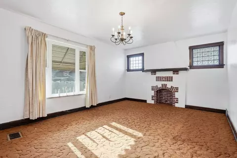 Living - 1611 Aurelius St, Pittsburgh, PA 15218 photo 1 of 4