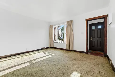 Living - 1611 Aurelius St, Pittsburgh, PA 15218 photo 2 of 4
