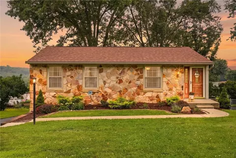 3074 Piney Bluff Dr, South Park, PA 15129