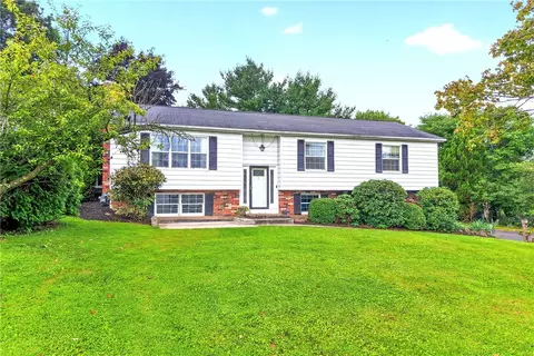 112 Mcdonald Dr, Cranberry Township, PA 16066