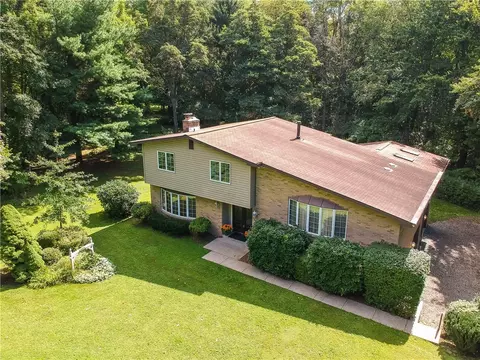 119 Buckingham Dr, Valencia, PA 16059