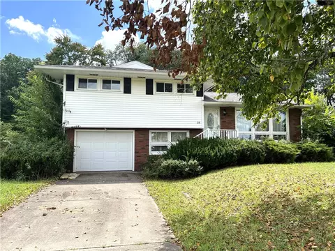 18 Lattavo Dr, New Castle, PA 16105
