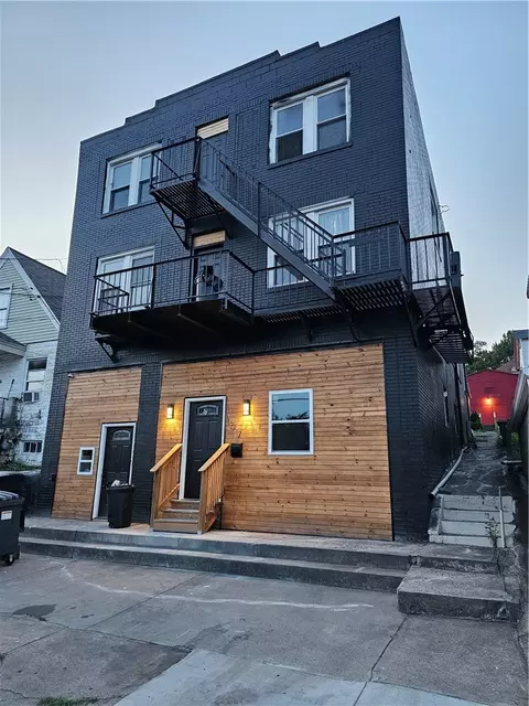 1257 8th Ave, Natrona Heights, PA 15065