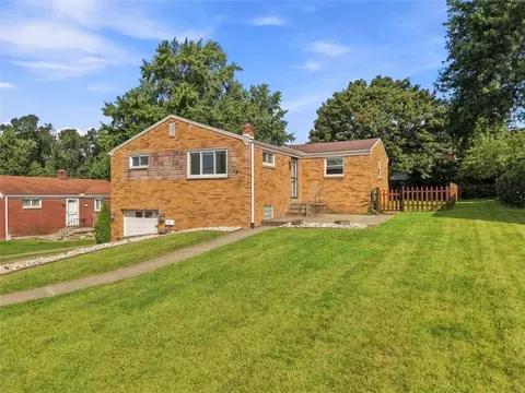 3427 Pleasantvue Dr, Pittsburgh, PA 15227