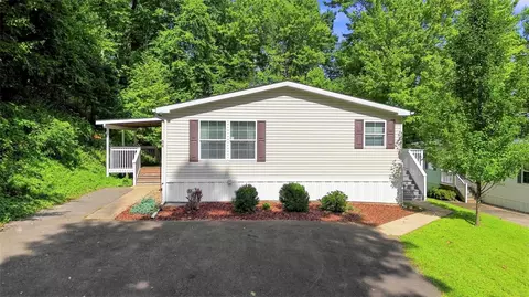 34 Yew Ct, Cranberry Township, PA 16066