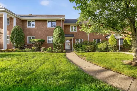 831 Alden Dr, Pittsburgh, PA 15220