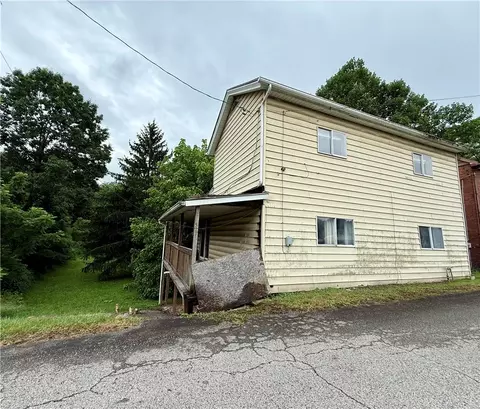 527 Sugar Ln, Clarksville, PA 15322