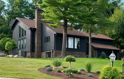1660 Queens Dr, South Park, PA 15129
