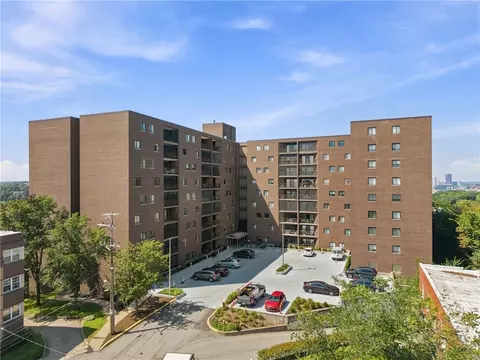 5600 Munhall Rd #601, Pittsburgh, PA 15217
