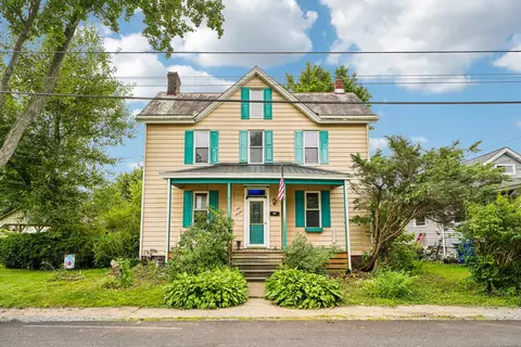 416 E New Castle, Zelienople, PA 16063