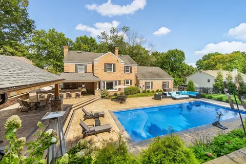 143 Devonwood Dr, Pittsburgh, PA 15241