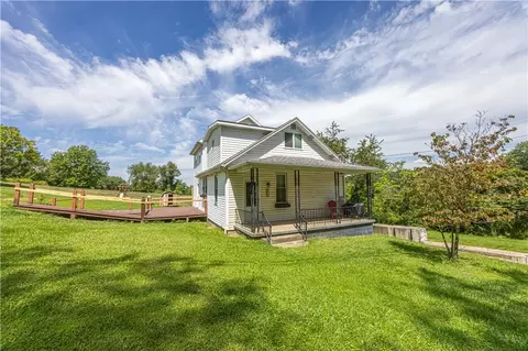 577 Woodside Old Frame Rd, Smithfield, PA 15478