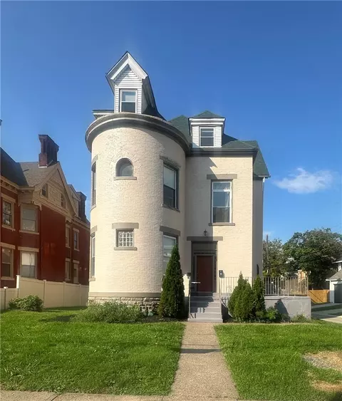5549 Hays St, Pittsburgh, PA 15206