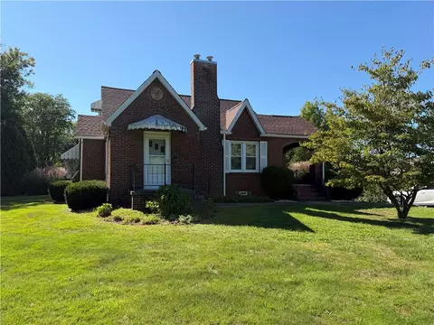42 S Crescent Ave, Hermitage, PA 16148