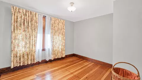 Bedroom - 525 Walnut St, Vandergrift, PA 15690 photo 5 of 7