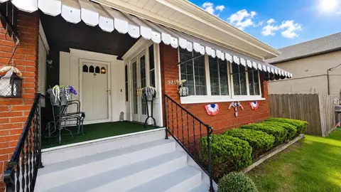 Exterior - 525 Walnut St, Vandergrift, PA 15690 photo 2 of 6