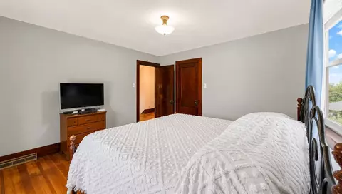 Bedroom - 525 Walnut St, Vandergrift, PA 15690 photo 4 of 7