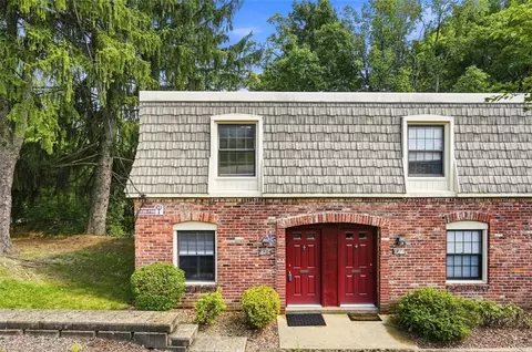 826 Carriage Cir, Pittsburgh, PA 15205