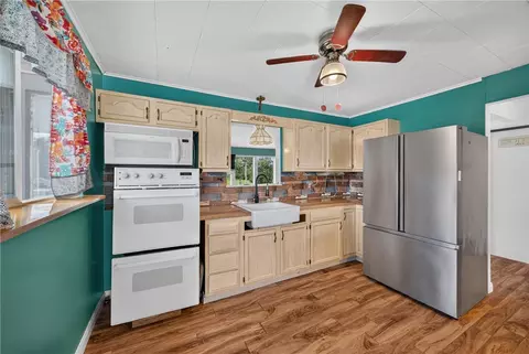 Kitchen - 331 Hill Rd, Georgetown, PA 15043 photo 1 of 2