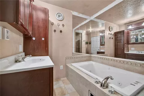 Bath - 331 Hill Rd, Georgetown, PA 15043 photo 3 of 4