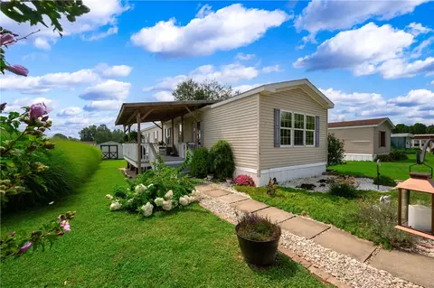 170 Rolling Valley Ln, Butler, PA 16001