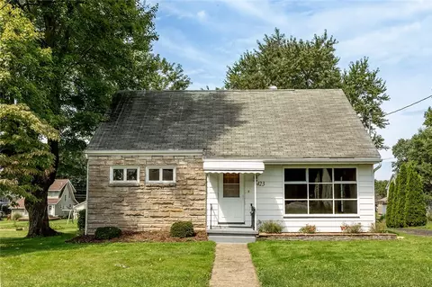 423 Flower Ave, Grove City, PA 16127