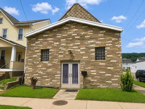 539 4th Ave, Ford City, PA 16226