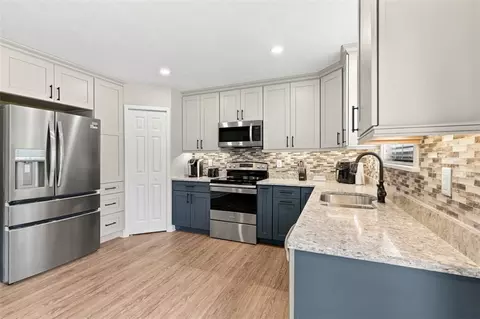Kitchen - 144 Lockheed Dr, Coraopolis, PA 15108 photo 3 of 4