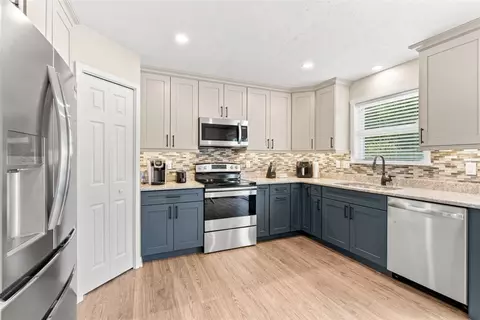 Kitchen - 144 Lockheed Dr, Coraopolis, PA 15108 photo 2 of 4