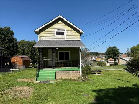 17 E Franklin St, Bobtown, PA 15315