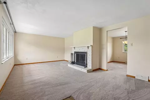 Living - 102 Manchester, Irwin, PA 15642 photo 1 of 3