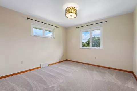 Bedroom - 102 Manchester, Irwin, PA 15642 photo 4 of 5