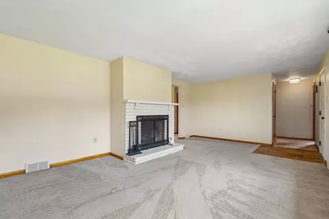 Living - 102 Manchester, Irwin, PA 15642 photo 2 of 3
