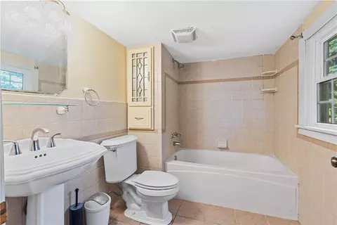 Bath - 1779 Sample, Allison Park, PA 15101 photo 2 of 2