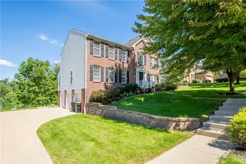 104 Great Rock Dr, Bethel Park, PA 15102