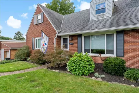 1238 Lakemont Dr, Pittsburgh, PA 15243