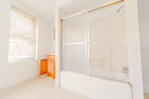 Bath - 5801 Lincoln Ave, Export, PA 15632 photo 6 of 7