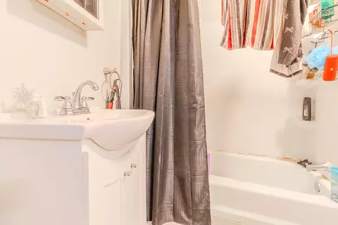 Bath - 5801 Lincoln Ave, Export, PA 15632 photo 5 of 7