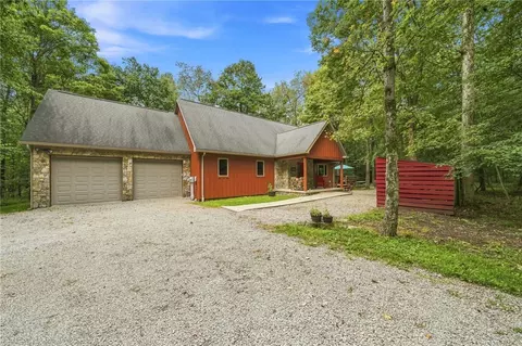 818 Camp Run Rd, Jones Mills, PA 15646