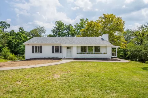 207 Grandview Dr, Mcmurray, PA 15317