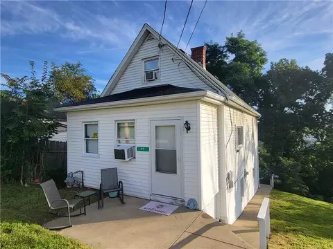 97 Charles St, Washington, PA 15301