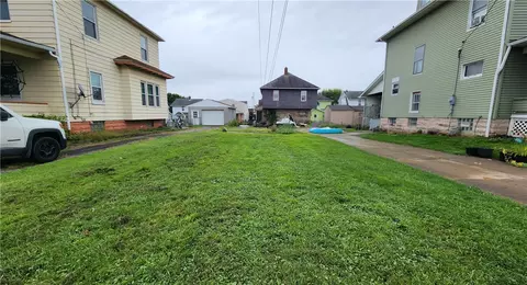 1012 Adams St, New Castle, PA 16101