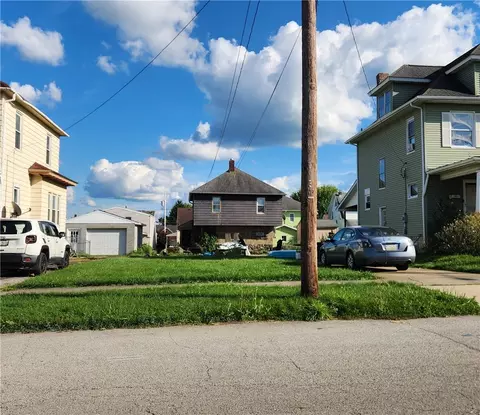 1012 Adams St, New Castle, PA 16101