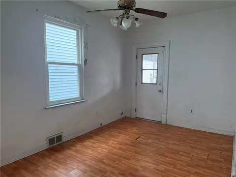 Living - 105 18th St, Vandergrift, PA 15690 photo 5 of 8