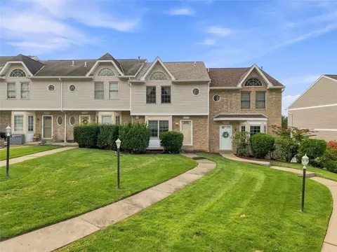 3033 Estate Dr, Oakdale, PA 15071