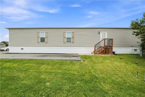 163 West Dr, Oakdale, PA 15071